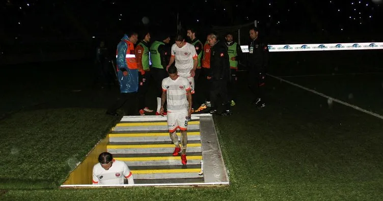 MKE Ankaragücü-Adanaspor maçı tatil edildi