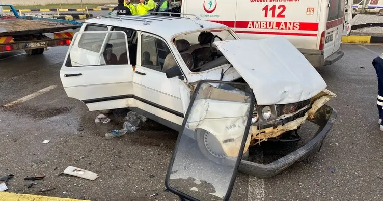 Alaşehir’de 2 otomobil çarpıştı: 8 yaralı