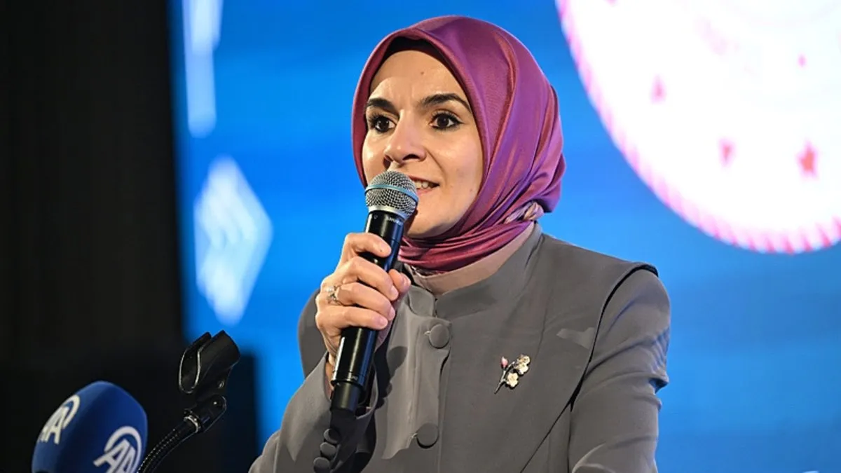 Aile ve Sosyal Hizmetler Bakanı Mahinur Özdemir Göktaş: Bilinçli aile olmak, hayata değer kazandıran bireyler yetiştirmektir Aile ve Sosyal Hizmetler Bakanı Mahinur Özdemir Göktaş: Bilinçli aile olmak, hayata değer kazandıran bireyler yetiştirmektir
