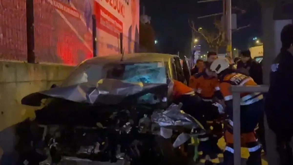 Ümraniye’de trafik kazası: 2’si ağır 3 yaralı Ümraniye’de trafik kazası: 2’si ağır 3 yaralı