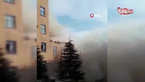 Elazığ'da 4.2 büyüklüğünde depremde dehşet anları! Hasarlı binanın çökme anı kamerada... | Video