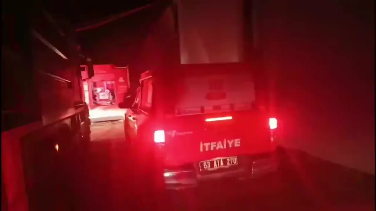 Şanlıurfa’da organize sanayi bölgesinde tekstil fabrikasında yangın | Video videosunu izle Şanlıurfa’da organize sanayi bölgesinde tekstil fabrikasında yangın | Video videosunu izle