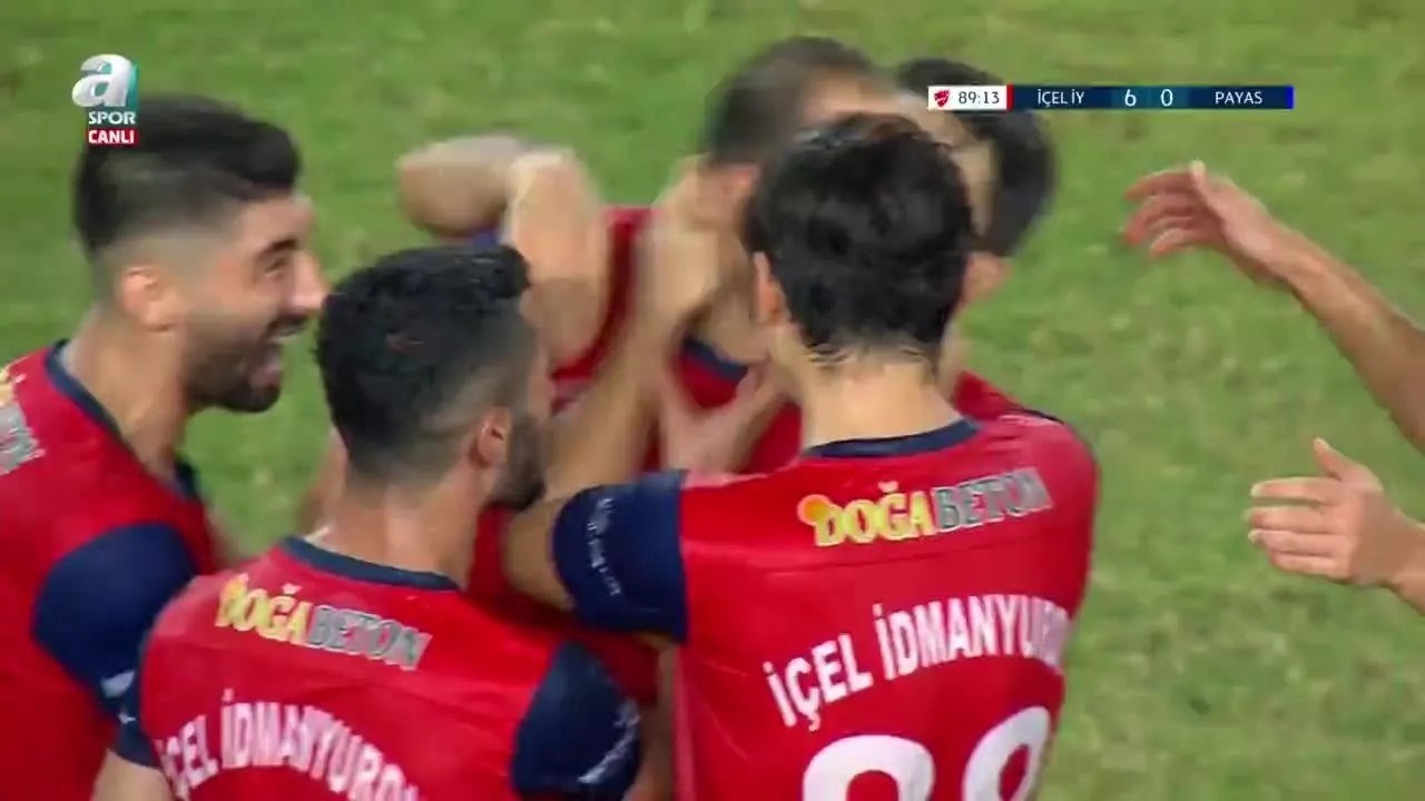 Yildiz Futbolcu 5 Vakit Namazini Kacirmiyor Tum Spor Haber