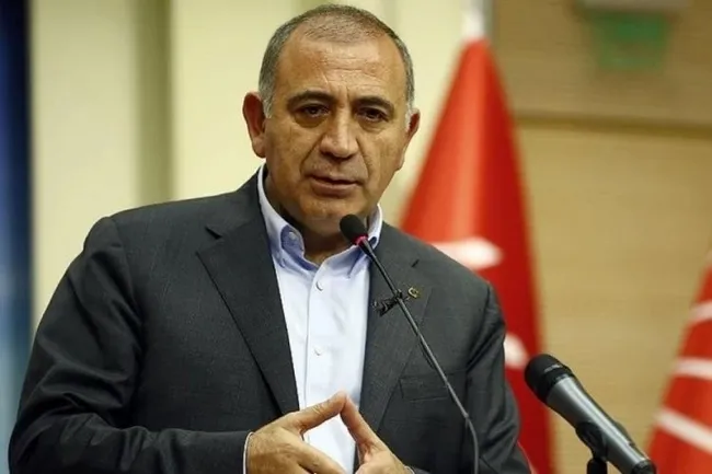 son-dakika-mahkeme-kararini-yok-sayan-ozgur-ozelden-yeni-hamle-chp-gursel-tekinin-savunmasini-istedi-1756913847675.jpeg SON DAKİKA | Mahkeme kararını yok sayan Özgür Özel'den yeni hamle! CHP Gürsel Tekin'in savunmasını istedi