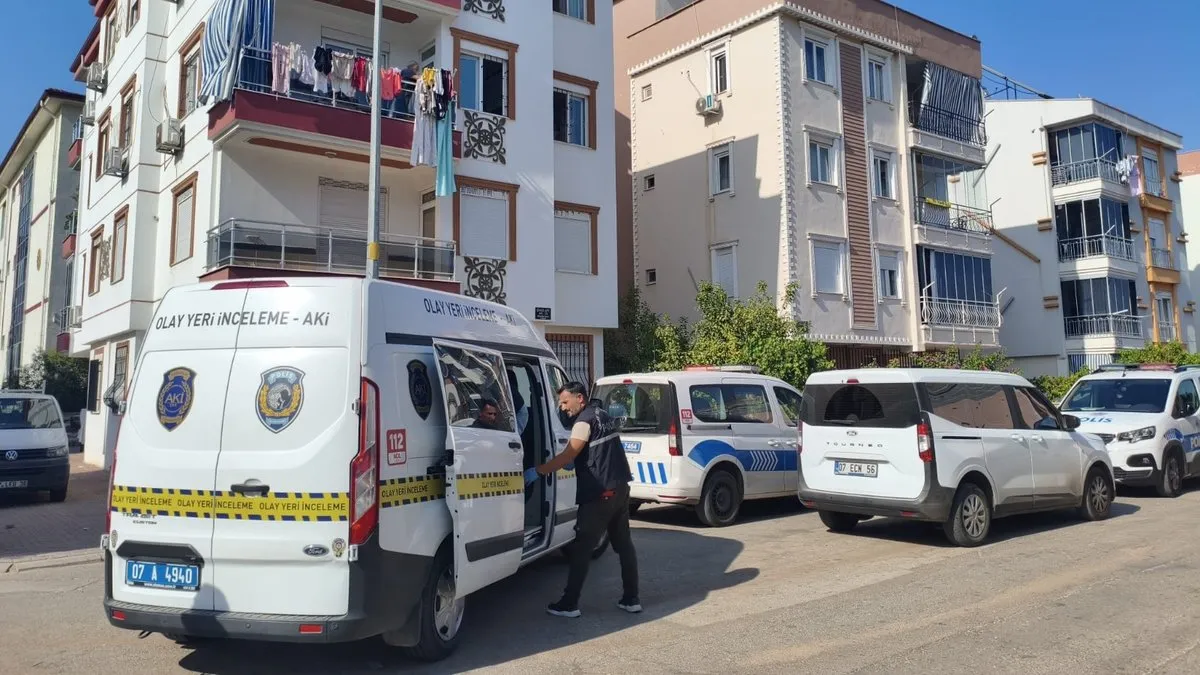 Cezaevinden çıktığı gün bıçakla eski sevgilisinin evini bastı! 2 ağır yaralı