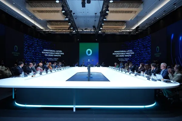 emine-erdogan-uluslararasi-sifir-atik-forumu-bakanlar-oturumunda-konustu-uluslararasi-sozlesmelerde-verilen-ta-1760791541888.jpg