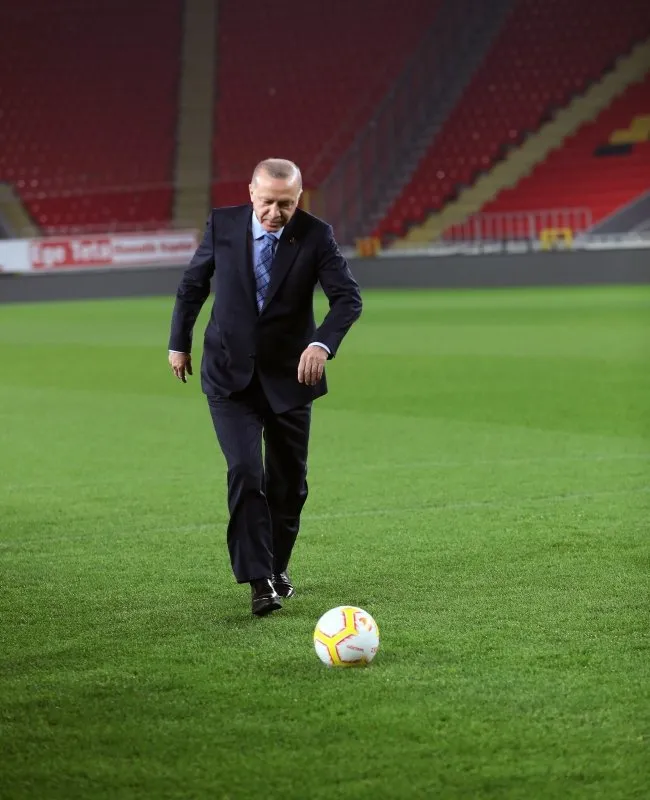 Başkan Erdoğan'dan dikkat çeken paylaşım: Durmak yok, gollere devam - Galeri - Türkiye