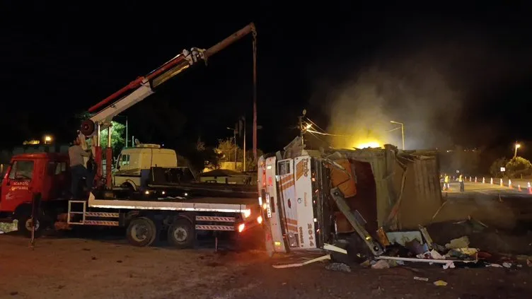 Antalya’da yürekleri ağza getiren kaza: Kamyon yol kontrol noktasına daldı!