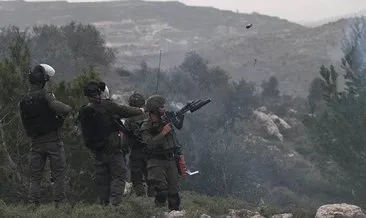 İşgalci İsrail askerleri, Batı Şeria’da zeytin fidanı diken Filistinlilere saldırdı