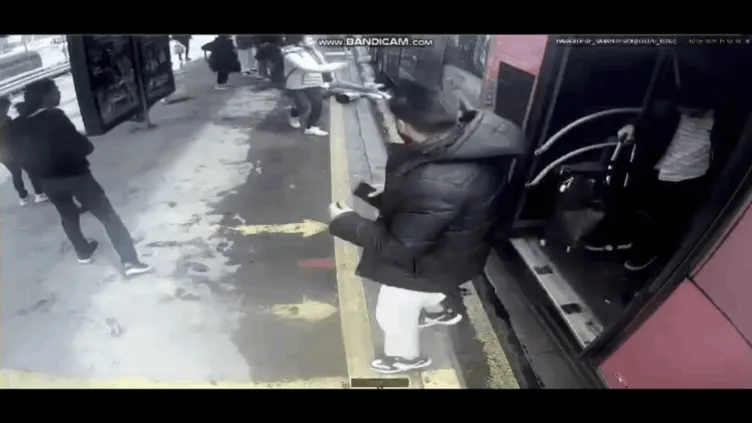 Metrobüs faciası! 1 kişi öldü, 2’si ağır, 40 yaralı: Dehşet anları kamerada