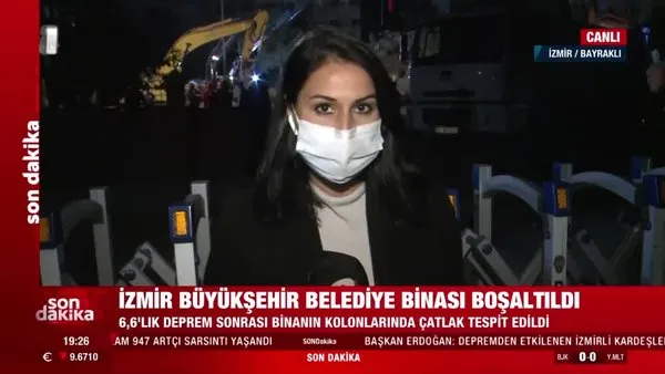 Son dakika! Depremde hasar gören İzmir Büyükşehir Belediye binası tedbir amaçlı boşatıldı | Video