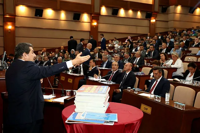 tunc-soyerden-sonra-ibb-meclisi-chp-grubu-osmanliya-saldirdi-1663015829306.jpg