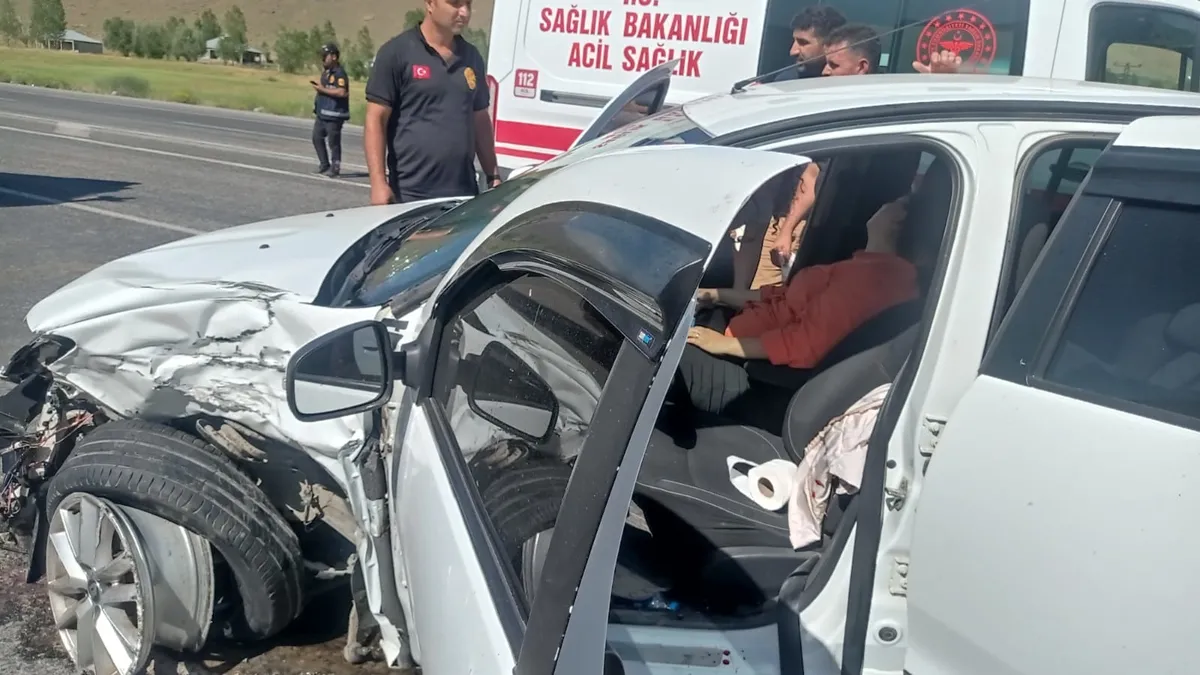 Van Muradiye ve Tuşba'da trafik kazası: 1 çocuk öldü, 16 kişi yaralandı