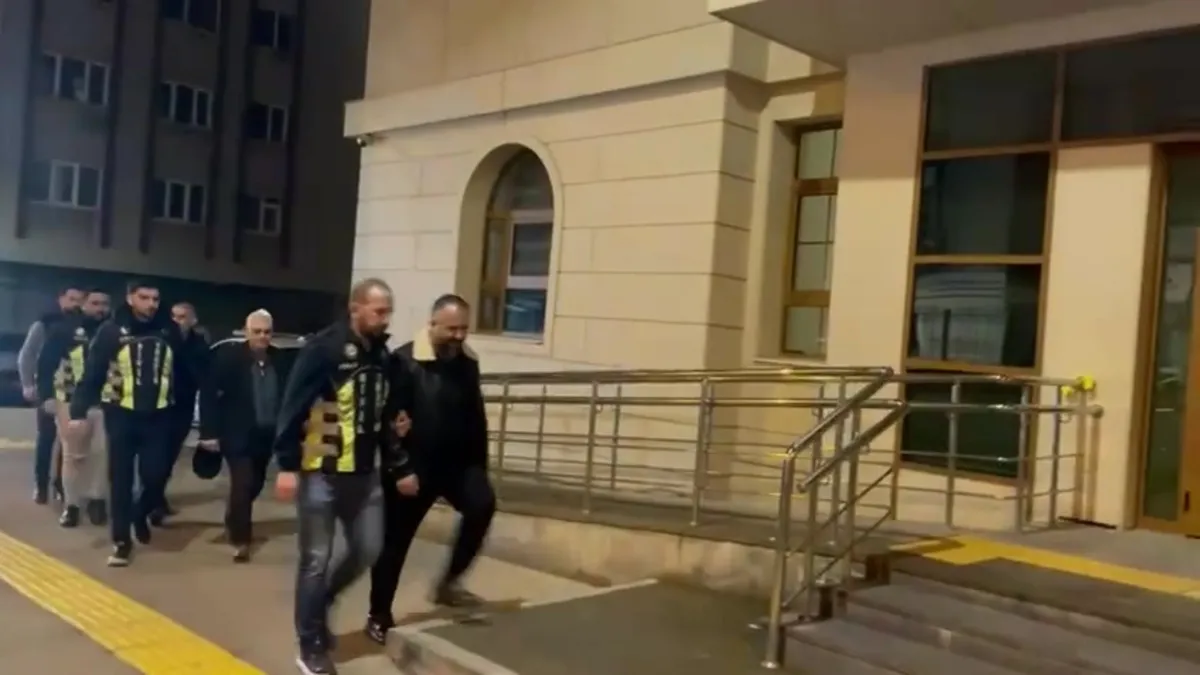 Trafik kavgasında 1 milyon 164 bin lira ceza videosunu izle Trafik kavgasında 1 milyon 164 bin lira ceza videosunu izle