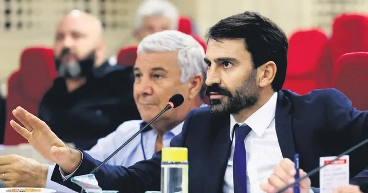 Meclis üyelerinden protesto