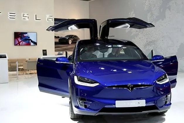 TESLA'NIN FABRİKA HAZIRLIKLARI DURDURULDU