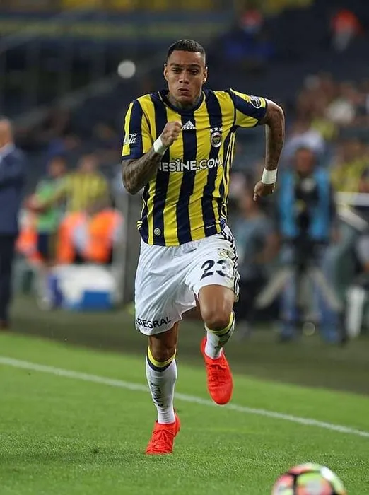 Fenerbahçe’de Van der Wiel isyanı: Bu nasıl bir adam?