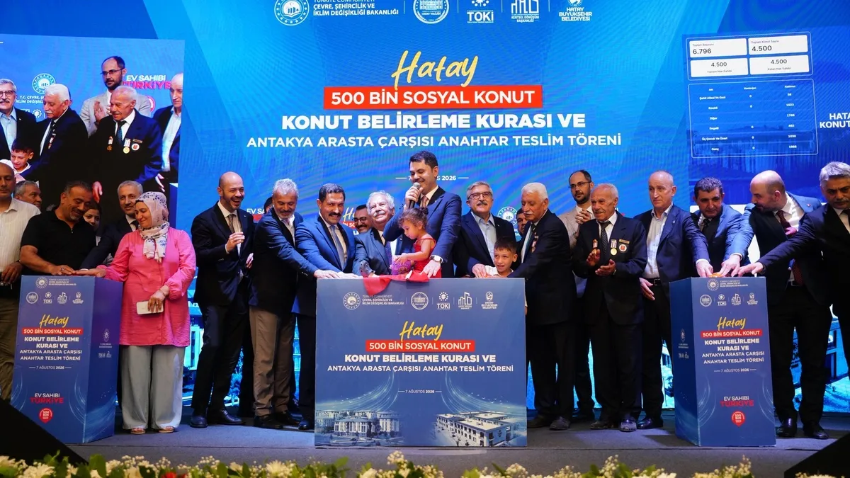 TOKİ 500 bin konut için Hatay'da 2. kura çekildi! Bakan Kurum anahtar teslim tarihini açıkladı haber görseli
