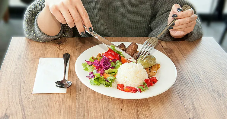 Rüyada yemek yemek ne anlama gelir ve nasıl tabir edilir? Rüyada yemek