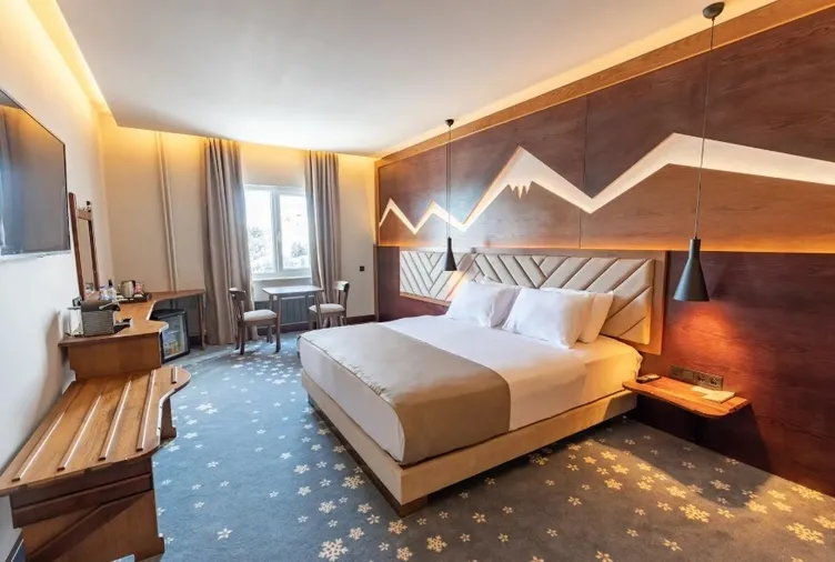 SON DAKİKA: Grand Kartal Otel’in gecelik fiyatı 38 bin TL! İşte otelin yangından önceki görüntüleri! Ahşap detayı ve ihmal iddiası!