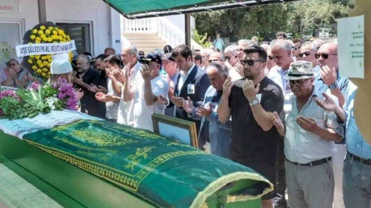 Yaptırdığı camiden son yolculuğuna uğurlandı