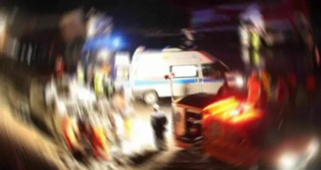 Başkentte yolcu minibüsü polis aracına çarptı: 3 yaralı