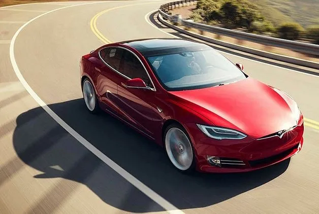 TESLA MODEL S BİR İLKİ BAŞARDI
