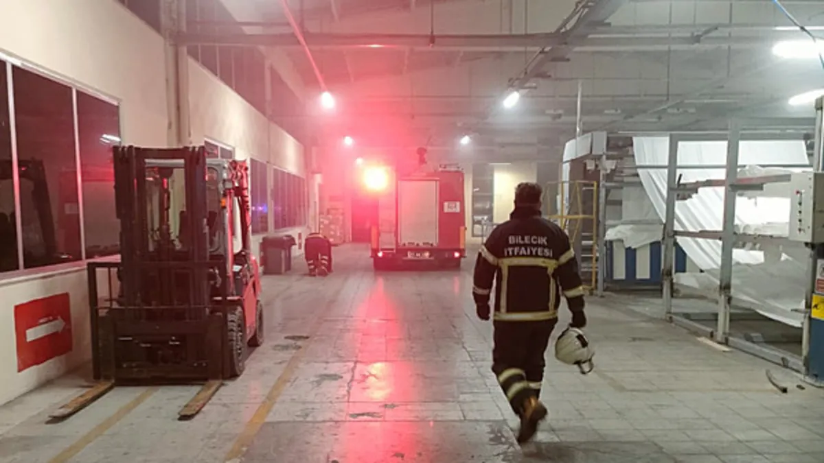Bilecik’te tekstil fabrikasında yangın: 3 işçi dumandan etkilendi! Bilecik’te tekstil fabrikasında yangın: 3 işçi dumandan etkilendi!