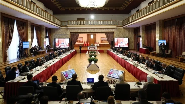 kurtulmus-kardeslik-komisyonu-uyelerini-kabul-etti-1765985564997.jpg Kurtulmuş, Kardeşlik Komisyonu üyelerini kabul etti