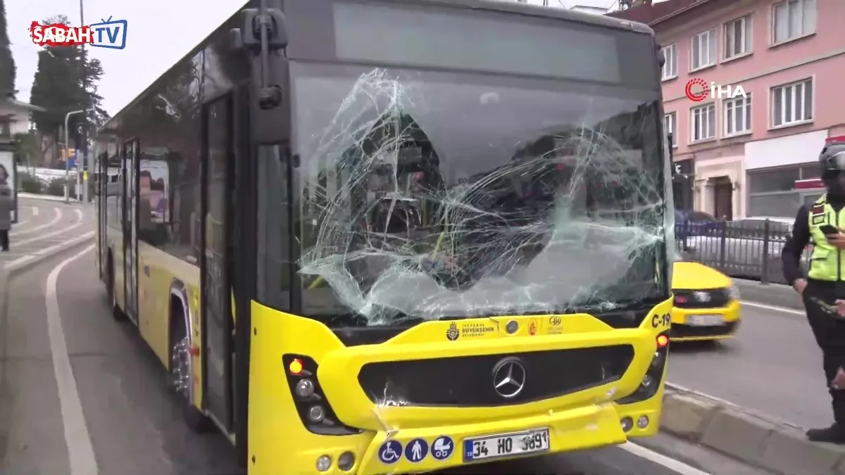 SON DAKİKA: Üsküdar’da iki İETT otobüsü çarpıştı | Video videosunu izle SON DAKİKA: Üsküdar’da iki İETT otobüsü çarpıştı | Video videosunu izle