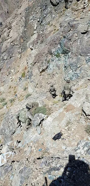 Komandolar teröristlerin inlerine girdi