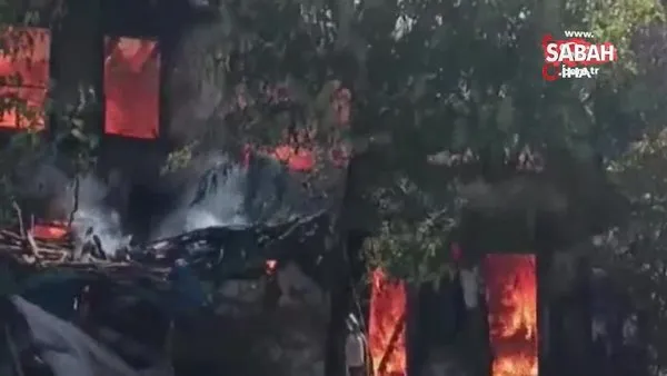 Bolu'da iki katlı ahşap ev alev alev yandı | Video