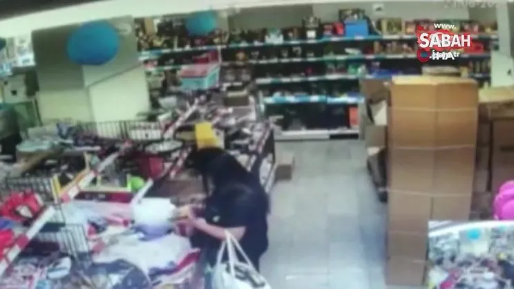 Marketten hırsızlık yaptı, kaçmak için camı yumrukladı | Video
