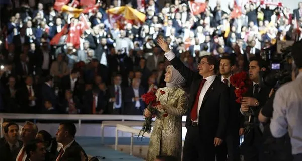 Davutoğlu'nun masasındaki son anket