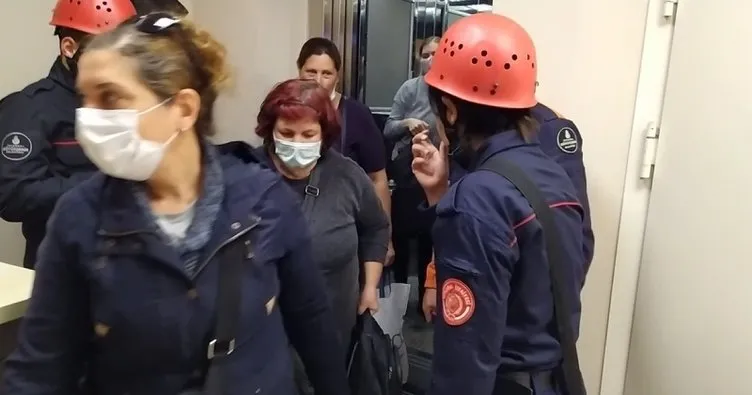 Asansörün kapısı bozuldu, 5 kadın mahsur kaldı