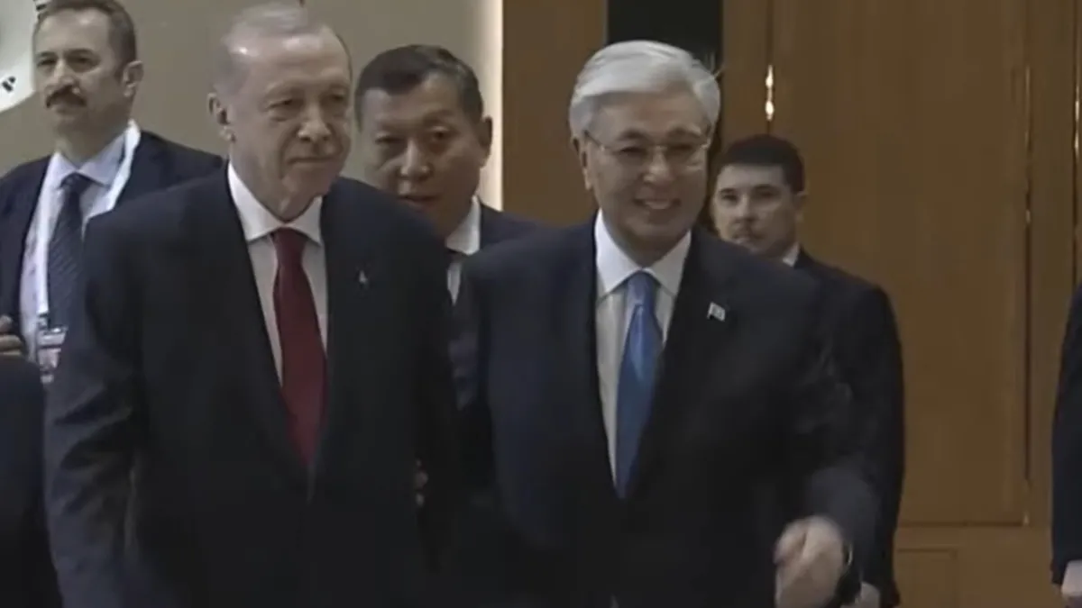 SON DAKİKA… Başkan Erdoğan Kazakistan’da… Kazakistan Cumhurbaşkanı Tokayev tarafından resmi törenle karşılandı SON DAKİKA… Başkan Erdoğan Kazakistan’da… Kazakistan Cumhurbaşkanı Tokayev tarafından resmi törenle karşılandı