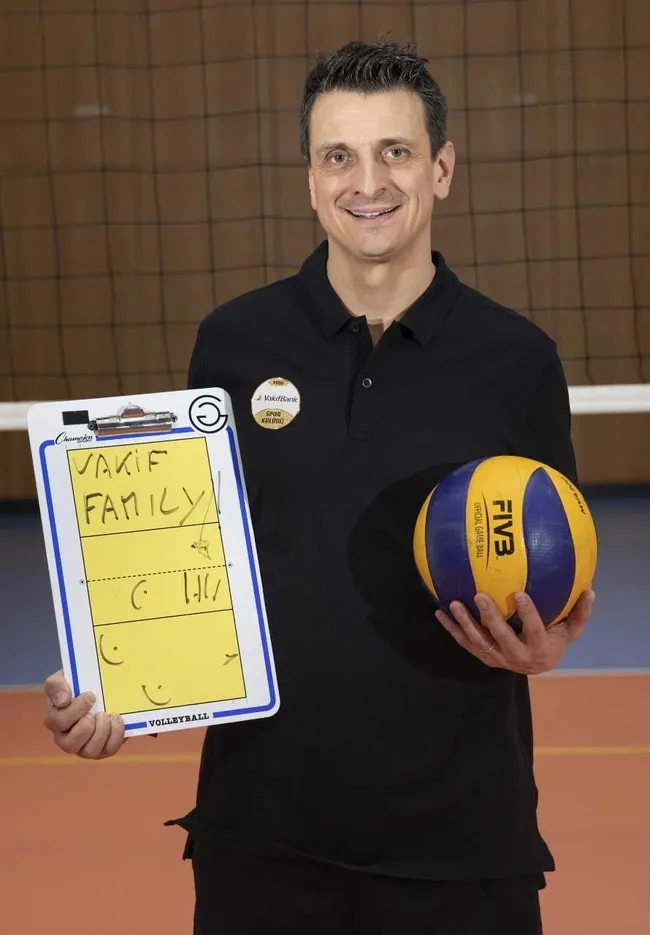 giovanni-guidetti-sabah-spora-anlatti-hayatimin-merkezinde-voleybol-olsun-istedim-1642224183486.jpg