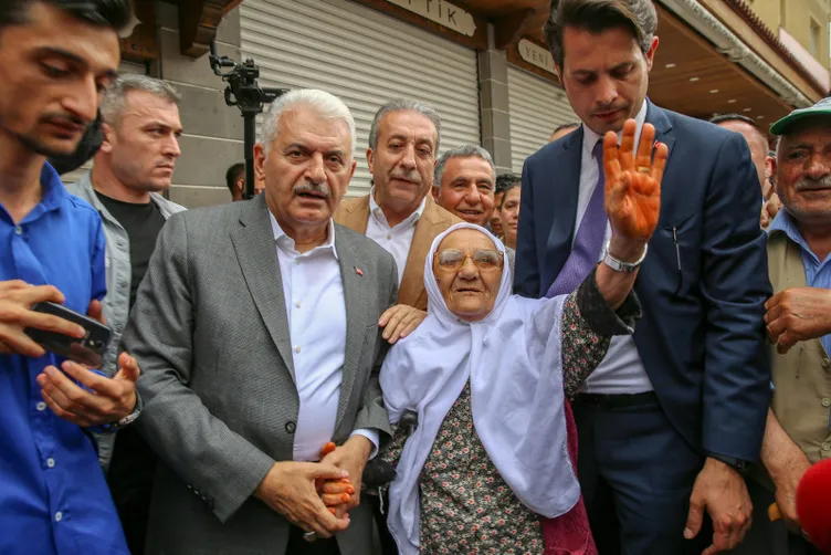 Binali Yıldırım, Sur ilçesinde esnafı ziyaret etti