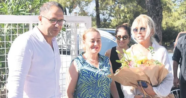 Sokak hayvanları merkezini ziyaret etti Sokak hayvanları merkezini ziyaret etti