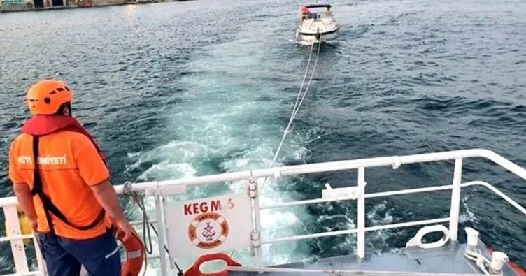 Sarayburnu önlerinde arızalanan balıkçı teknesini kıyı emniyet  kurtardı