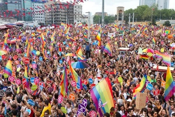 Prof. Dr. Bayraktar, LGBT ile ilgili ürkütücü tabloyu gözler önüne böyle serdi: Salgına dönüşüyor