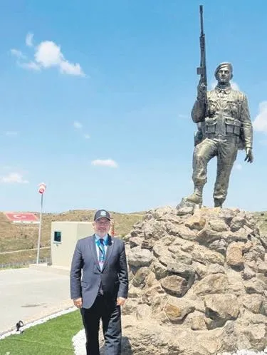 OKAN MÜDERRİSOĞLU / Ezan, Bayrak, Mehmetçik