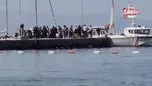 Yelkenli teknede 52 düzensiz göçmen yakalandı | Video