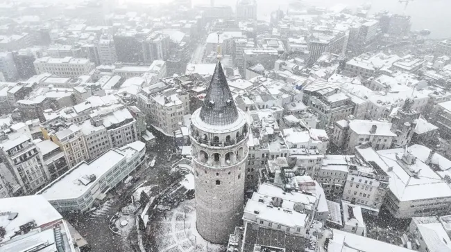 istanbula-kar-geri-dondu-meteoroloji-ve-akomdan-art-arda-hava-durumu-uyarisi-megakentte-beyaz-esaret-basliyor-1768715851692.png