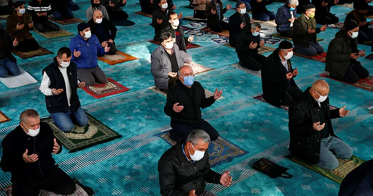 Cuma namazı sonrası yağmur duası edildi