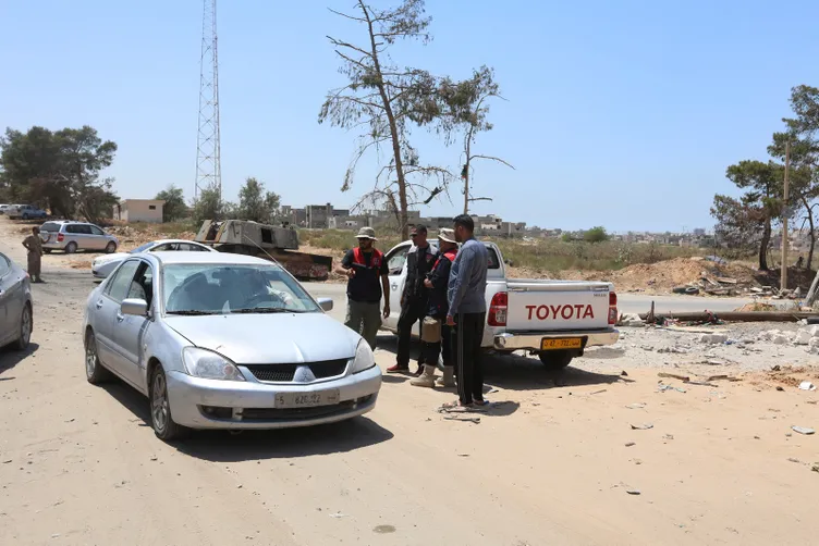 Libyalılar, Hafter milislerinin tuzakladığı patlayıcılardan temizlenen evlerine kavuşuyor