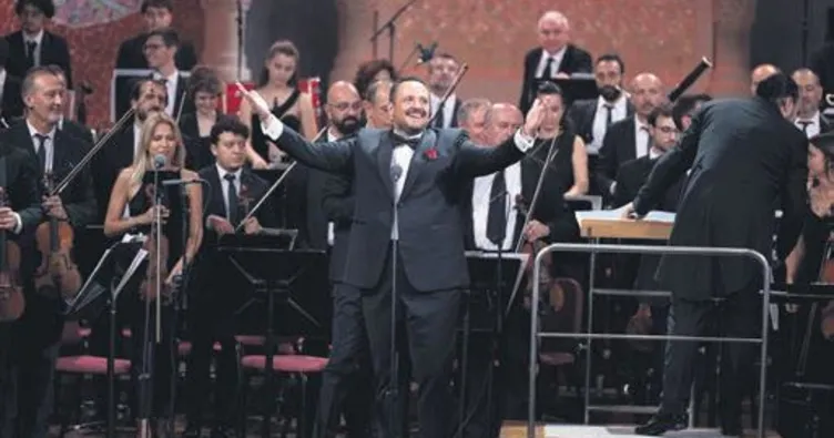 İki Soprano bir tenor aynı sahnede