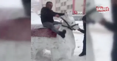 Hakkari’de kardan eşek yapıp böyle bindiler | Video