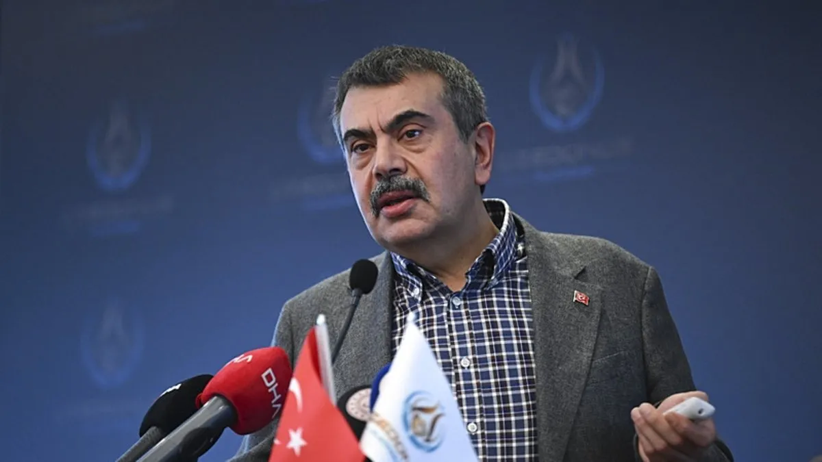 Bakan Tekin'den Özgür Özel'in 'sivil darbe' sözlerine tepki: İçindeki kaotik durumdan nasıl çıkabileceğini düşünüyor!