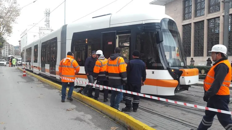 Eskişehir’de tramvay raydan çıktı, ulaşım 2 saat durdu